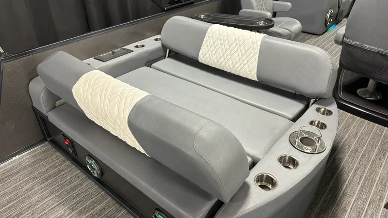 Slide: The Image of Premier 250 INTRIGUE 2020 - 68