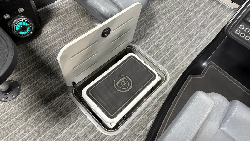 Slide: The Image of Premier 250 INTRIGUE 2020 - 55
