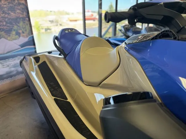 Slide: The Image of Sea-Doo Wake 170 BRP Premium Audio, iDF, iBR 2026 - 13