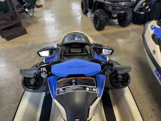 Slide: The Image of Sea-Doo Wake 170 BRP Premium Audio, iDF, iBR 2026 - 16