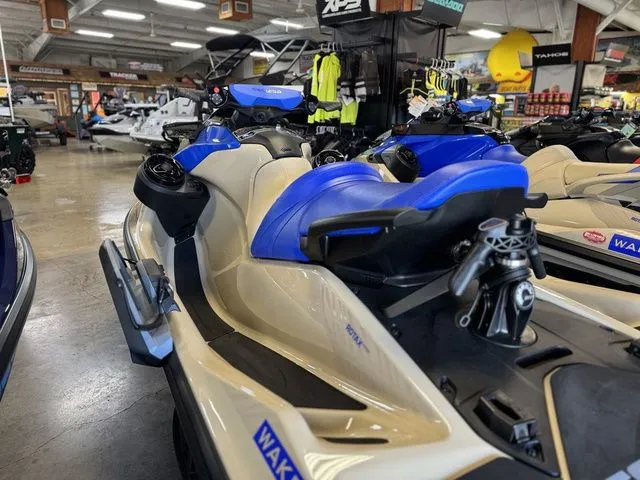 Slide: The Image of Sea-Doo Wake 170 BRP Premium Audio, iDF, iBR 2026 - 6