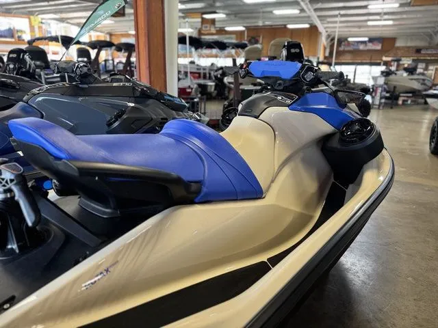 Slide: The Image of Sea-Doo Wake 170 BRP Premium Audio, iDF, iBR 2026 - 7