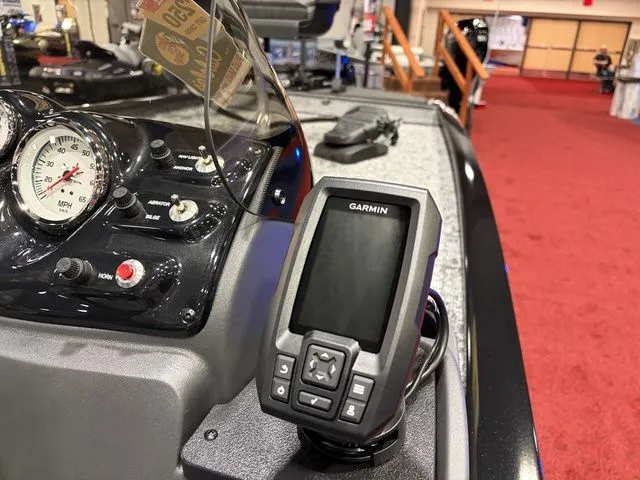 Slide: The Image of Tracker Pro 170 2026 - 14