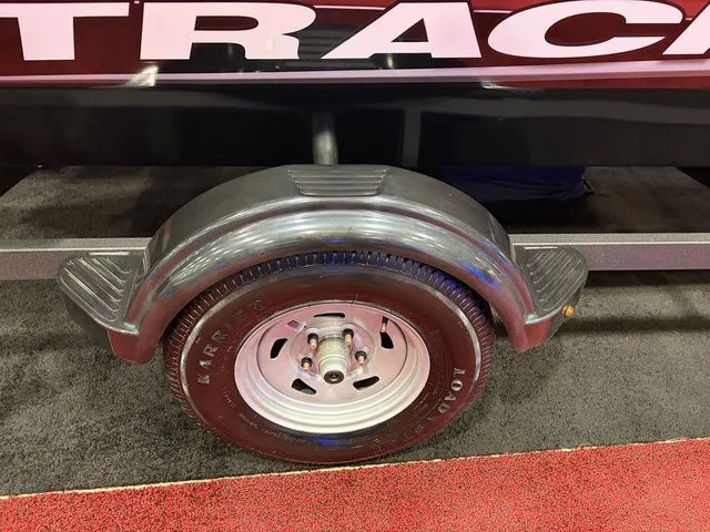 Slide: The Image of Tracker Pro 170 2026 - 18