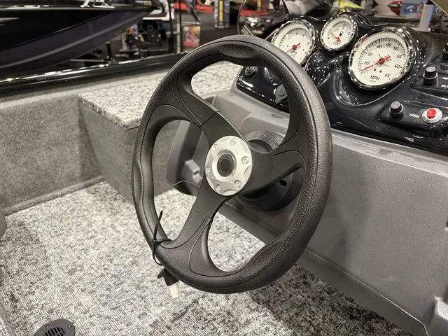 Slide: The Image of Tracker Pro 170 2026 - 20