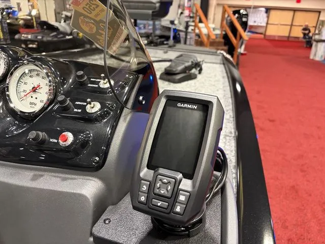 Slide: The Image of Tracker Pro 170 2026 - 21