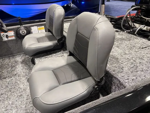 Slide: The Image of Tracker Pro 170 2026 - 25