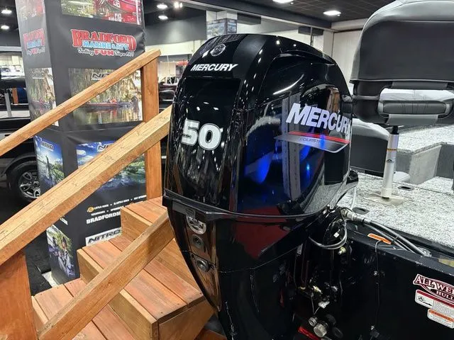 Slide: The Image of Tracker Pro 170 2026 - 3