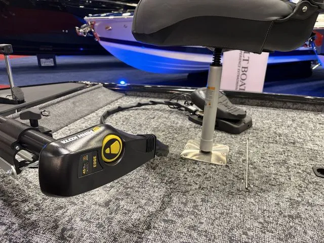 Slide: The Image of Tracker Pro 170 2026 - 30