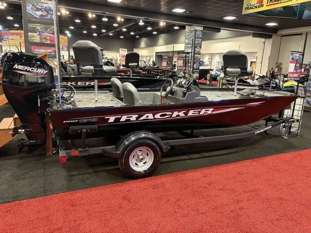 Slide: The Image of Tracker Pro 170 2026 - 33