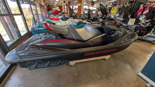 Slide: The Image of Sea-Doo GTR-X 300 2026 - 9