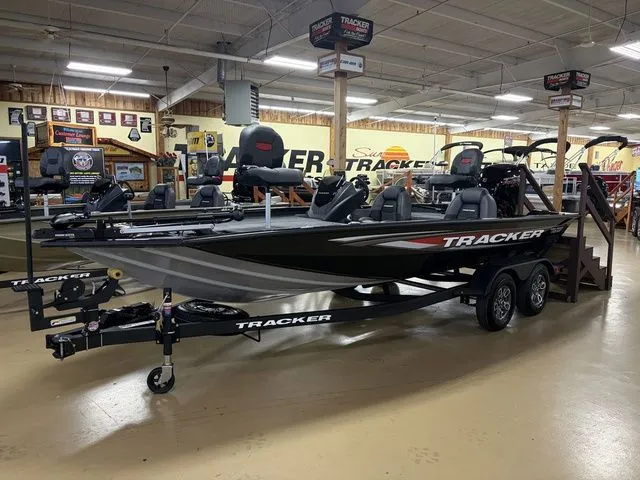 The Image of Tracker Pro Team 195 TXW 2026 - 1