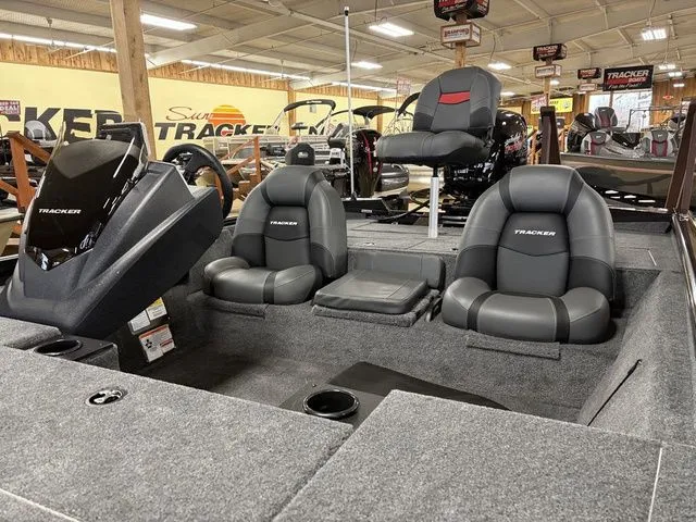 Slide: The Image of Tracker Pro Team 195 TXW 2026 - 12