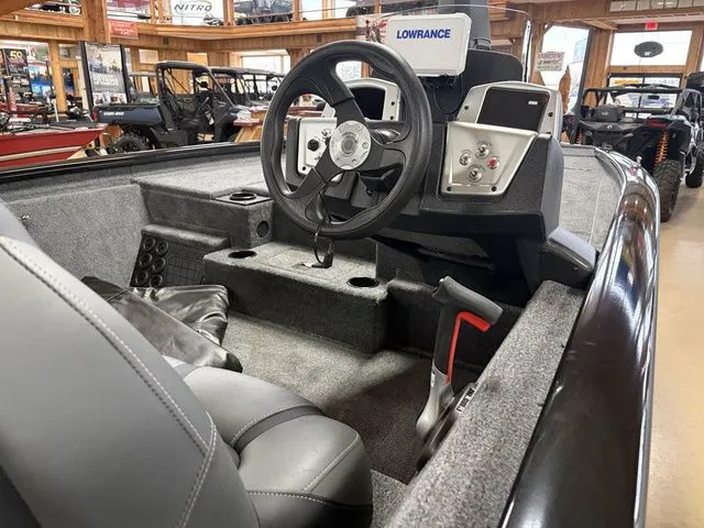 Slide: The Image of Tracker Pro Team 195 TXW 2026 - 23