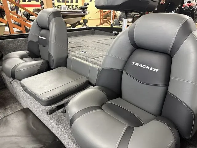 Slide: The Image of Tracker Pro Team 195 TXW 2026 - 27