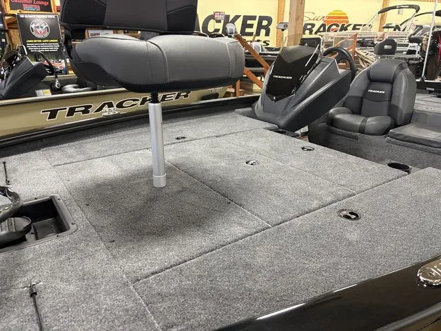 Slide: The Image of Tracker Pro Team 195 TXW 2026 - 32