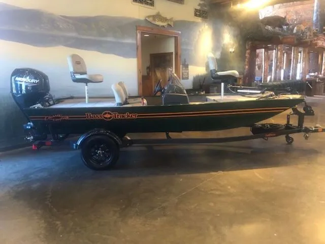 The Image of Tracker Bass Tracker Classic Limited 2026 - 1
