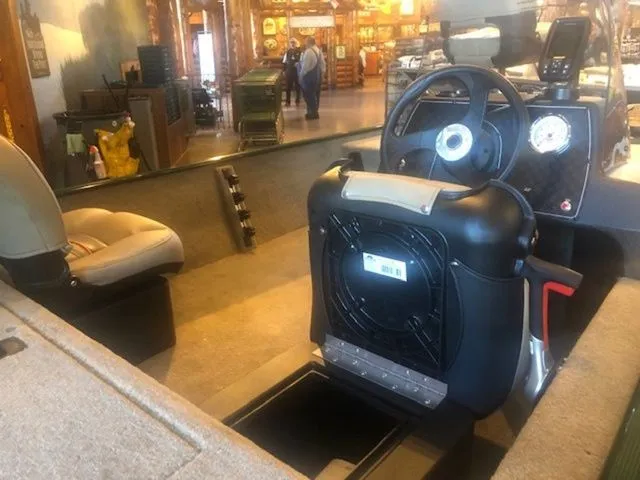 Slide: The Image of Tracker Bass Tracker Classic Limited 2026 - 28