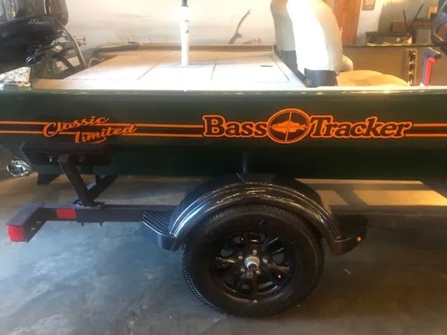 Slide: The Image of Tracker Bass Tracker Classic Limited 2026 - 33