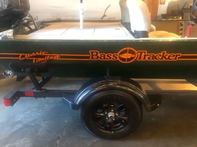 Slide: The Image of Tracker Bass Tracker Classic Limited 2026 - 6