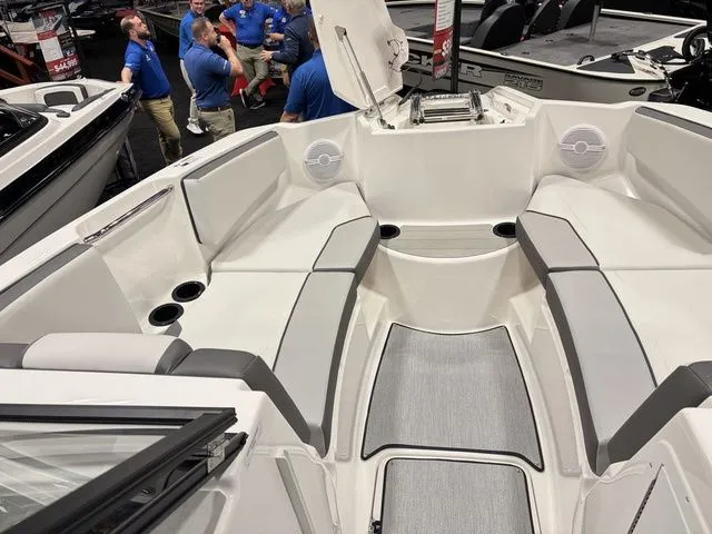 Slide: The Image of Yamaha AR220 2026 - 15