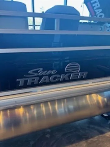 Slide: The Image of Sun Tracker Fishin' Barge 20 DLX 2026 - 12