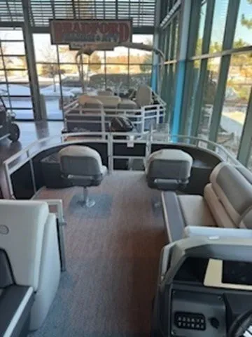 Slide: The Image of Sun Tracker Fishin' Barge 20 DLX 2026 - 18