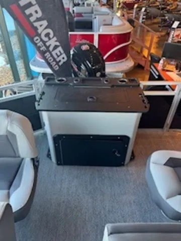 Slide: The Image of Sun Tracker Fishin' Barge 20 DLX 2026 - 5