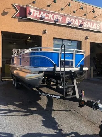 Slide: The Image of Sun Tracker Fishin' Barge 20 DLX 2026 - 8