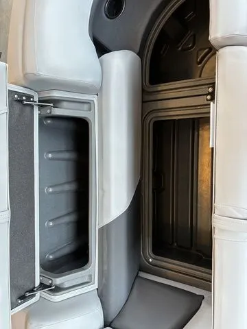 Slide: The Image of Sun Tracker Party Barge 20 DLX 2026 - 21