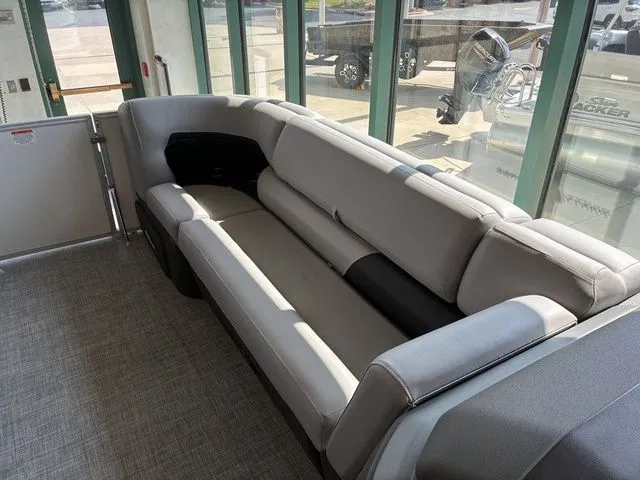 Slide: The Image of Sun Tracker Party Barge 20 DLX 2026 - 9