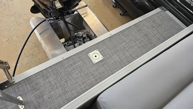 Slide: The Image of Sun Tracker Party Barge 20 DLX 2026 - 12