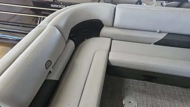 Slide: The Image of Sun Tracker Party Barge 20 DLX 2026 - 13