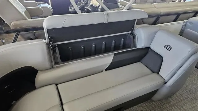 Slide: The Image of Sun Tracker Party Barge 20 DLX 2026 - 15