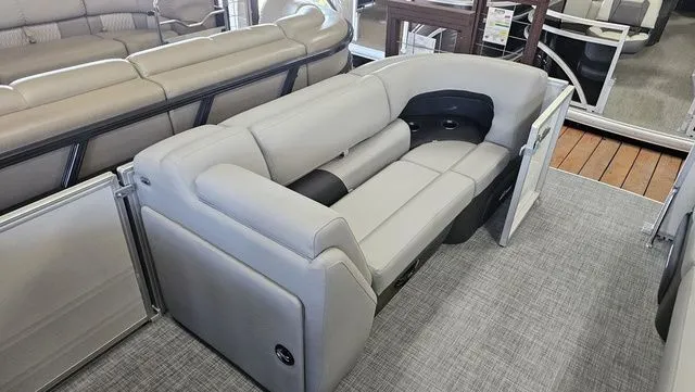 Slide: The Image of Sun Tracker Party Barge 20 DLX 2026 - 22