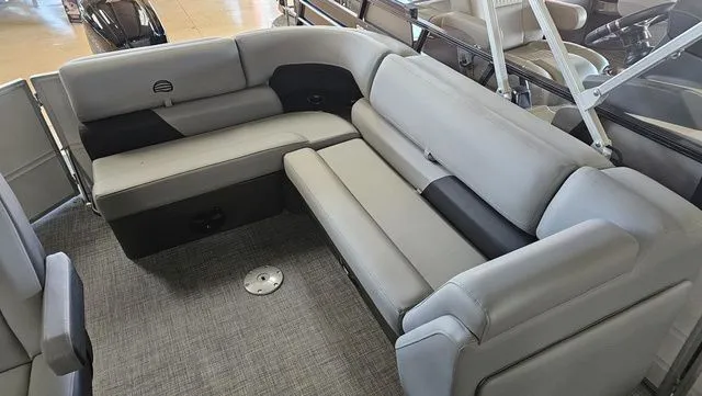 Slide: The Image of Sun Tracker Party Barge 20 DLX 2026 - 27