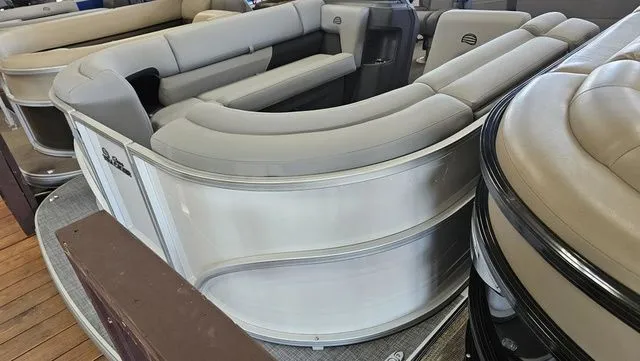 Slide: The Image of Sun Tracker Party Barge 20 DLX 2026 - 29