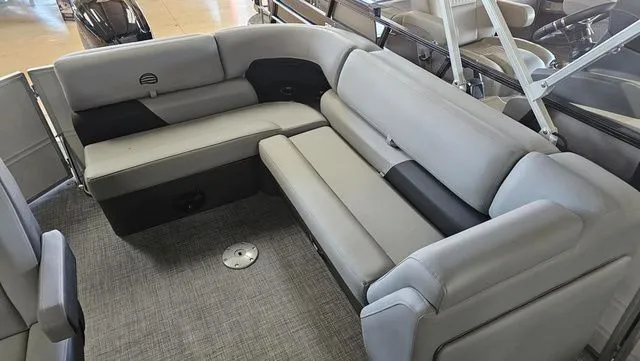 Slide: The Image of Sun Tracker Party Barge 20 DLX 2026 - 4