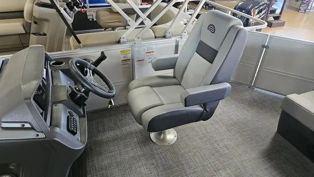 Slide: The Image of Sun Tracker Party Barge 20 DLX 2026 - 5