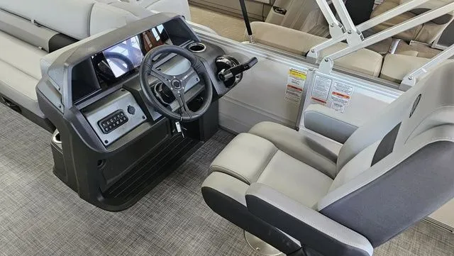 Slide: The Image of Sun Tracker Party Barge 20 DLX 2026 - 6