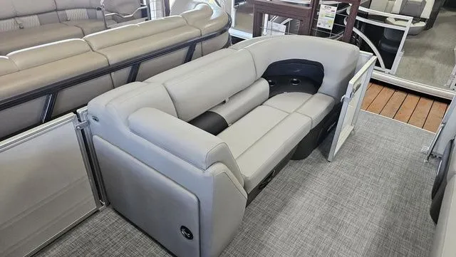 Slide: The Image of Sun Tracker Party Barge 20 DLX 2026 - 9