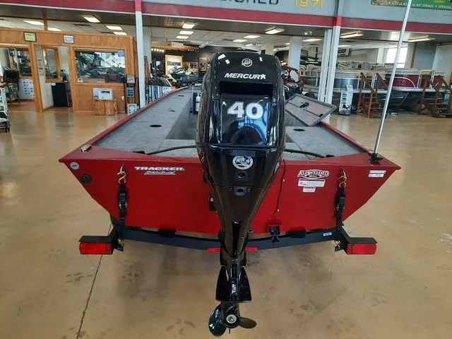 Slide: The Image of Tracker Panfish 17 2025 - 17