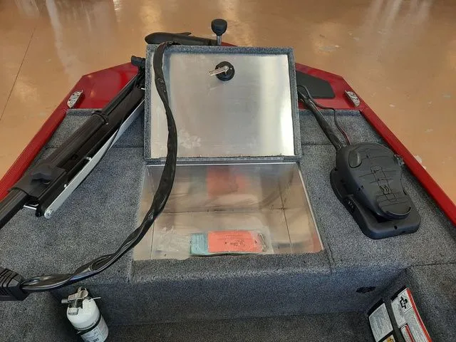 Slide: The Image of Tracker Panfish 17 2025 - 9