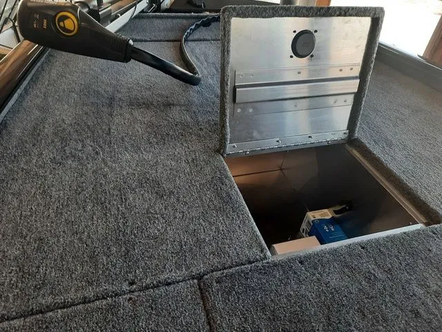 Slide: The Image of Tracker Pro 170 2026 - 9