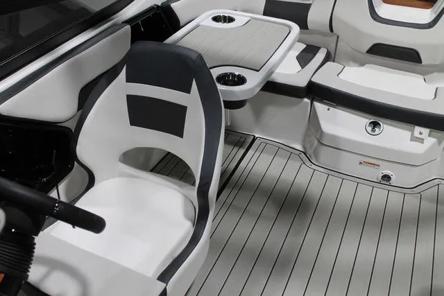 Slide: The Image of Yamaha 195S 2025 - 10