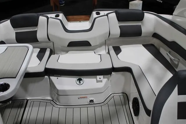 Slide: The Image of Yamaha 195S 2025 - 12