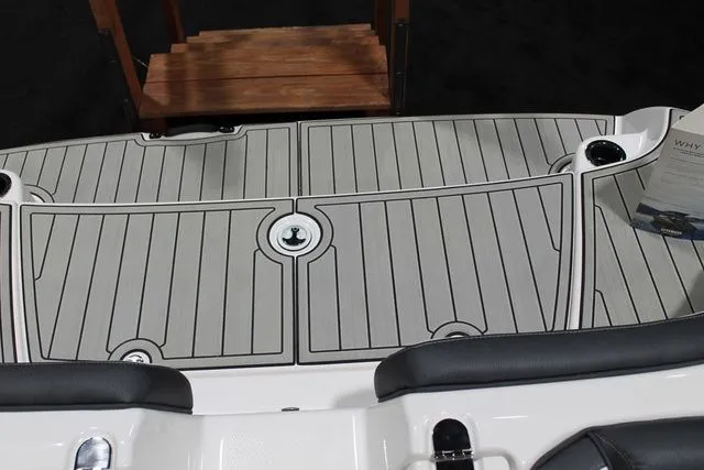 Slide: The Image of Yamaha 195S 2025 - 13