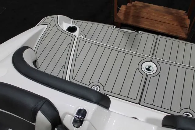 Slide: The Image of Yamaha 195S 2025 - 14