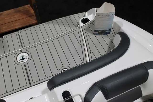 Slide: The Image of Yamaha 195S 2025 - 15