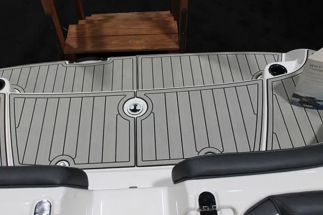 Slide: The Image of Yamaha 195S 2025 - 28